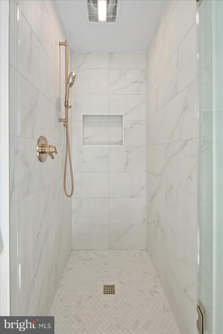 915 N IRVING ST, ARLINGTON, Virginia 22201, 4 Bedrooms Bedrooms, ,4 BathroomsBathrooms,Residential,For sale,915 N IRVING ST,VAAR2068142 MLS # VAAR2068142