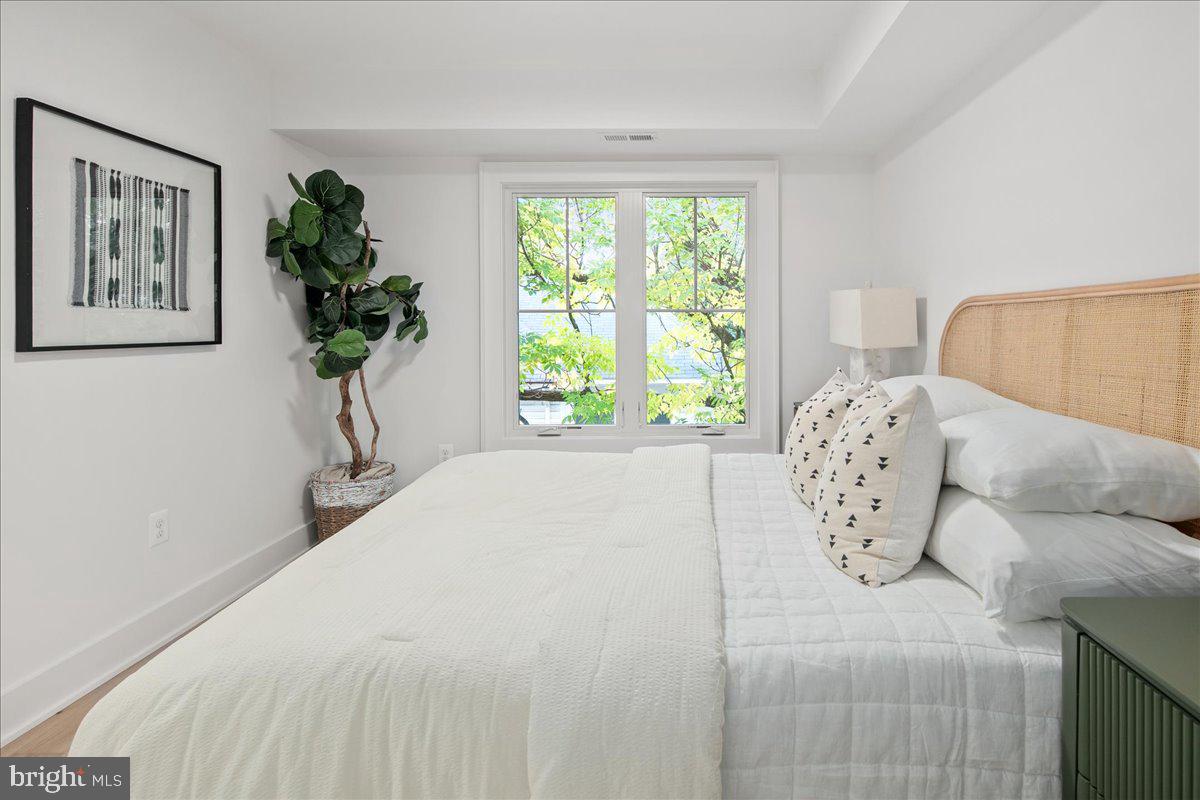 915 N IRVING ST, ARLINGTON, Virginia 22201, 4 Bedrooms Bedrooms, ,4 BathroomsBathrooms,Residential,For sale,915 N IRVING ST,VAAR2068142 MLS # VAAR2068142