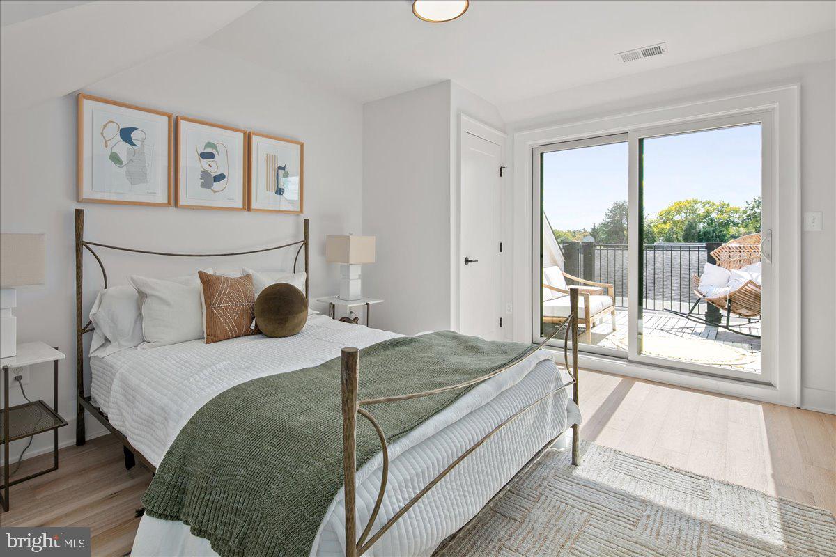 915 N IRVING ST, ARLINGTON, Virginia 22201, 4 Bedrooms Bedrooms, ,4 BathroomsBathrooms,Residential,For sale,915 N IRVING ST,VAAR2068142 MLS # VAAR2068142