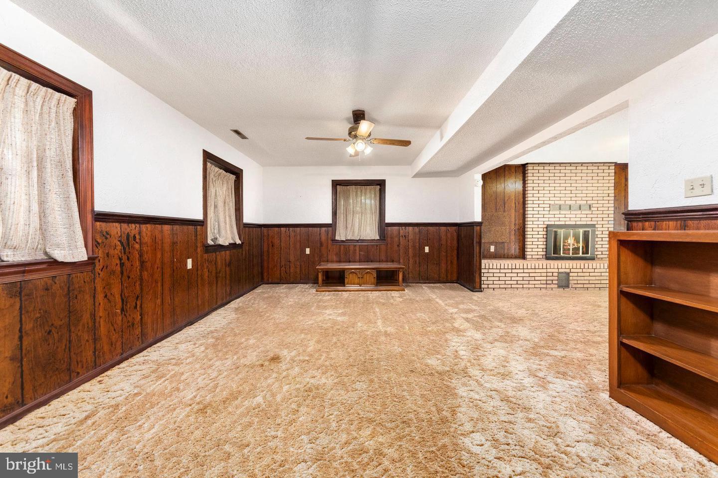 211 SLEEPY HOLLOW TRL, FREDERICKSBURG, Virginia 22405, 5 Bedrooms Bedrooms, ,3 BathroomsBathrooms,Residential,For sale,211 SLEEPY HOLLOW TRL,VAST2045490 MLS # VAST2045490