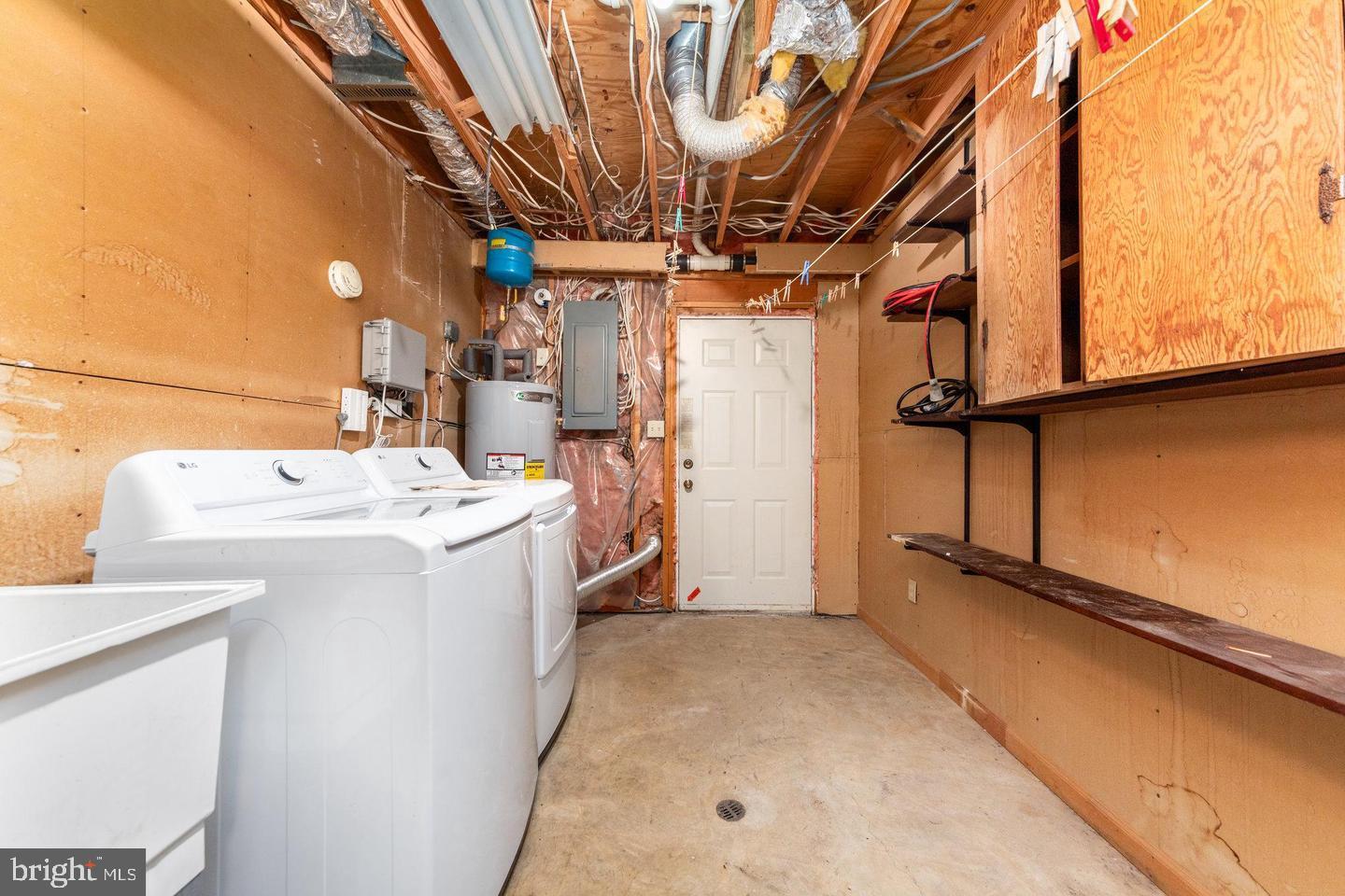 211 SLEEPY HOLLOW TRL, FREDERICKSBURG, Virginia 22405, 5 Bedrooms Bedrooms, ,3 BathroomsBathrooms,Residential,For sale,211 SLEEPY HOLLOW TRL,VAST2045490 MLS # VAST2045490