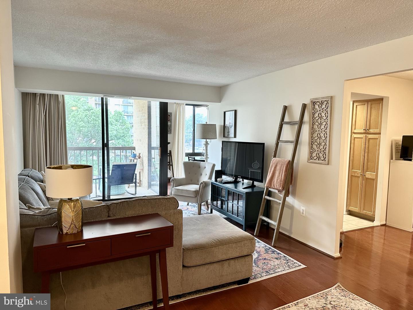 4500 S FOUR MILE RUN DR #505, ARLINGTON, Virginia 22204, 1 Bedroom Bedrooms, ,1 BathroomBathrooms,Residential,For sale,4500 S FOUR MILE RUN DR #505,VAAR2067218 MLS # VAAR2067218 4500 S FOUR MILE RUN DR #505, ARLINGTON, Virginia 22204, 1 Bedroom Bedrooms, ,1 BathroomBathrooms,Residential,For sale,4500 S FOUR MILE RUN DR #505,VAAR2067218 MLS # VAAR2067218