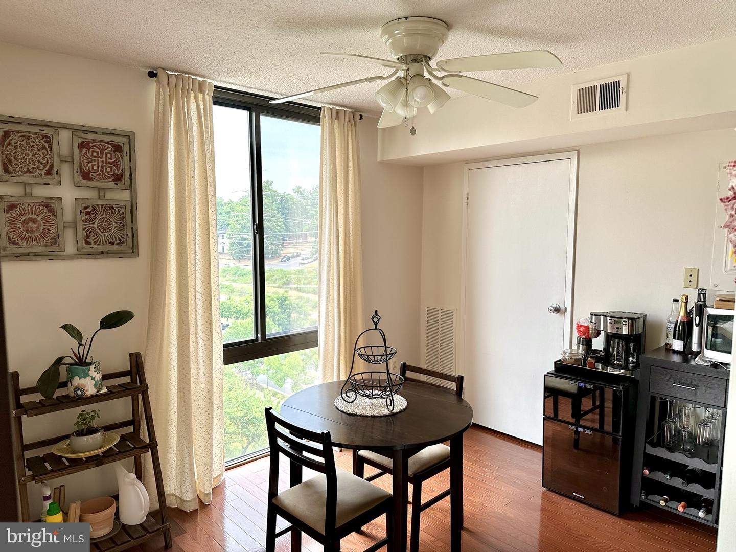 4500 S FOUR MILE RUN DR #505, ARLINGTON, Virginia 22204, 1 Bedroom Bedrooms, ,1 BathroomBathrooms,Residential,For sale,4500 S FOUR MILE RUN DR #505,VAAR2067218 MLS # VAAR2067218 4500 S FOUR MILE RUN DR #505, ARLINGTON, Virginia 22204, 1 Bedroom Bedrooms, ,1 BathroomBathrooms,Residential,For sale,4500 S FOUR MILE RUN DR #505,VAAR2067218 MLS # VAAR2067218