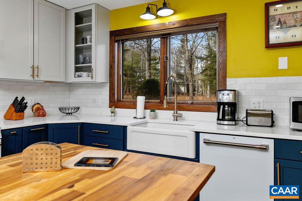 274 LAUREL SPRINGS DR, WINTERGREEN, Virginia 22967, 3 Bedrooms Bedrooms, ,3 BathroomsBathrooms,Residential,For sale,274 LAUREL SPRINGS DR,672352 MLS # 672352