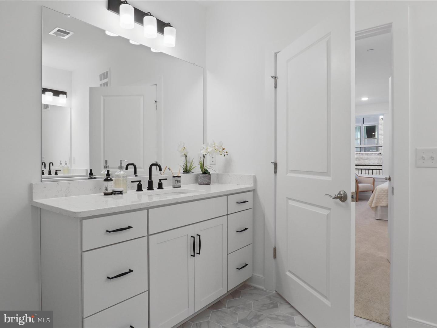 21731 DOVEKIE TER #205, ASHBURN, Virginia 20147, 2 Bedrooms Bedrooms, ,2 BathroomsBathrooms,Residential,For sale,21731 DOVEKIE TER #205,VALO2114624 MLS # VALO2114624