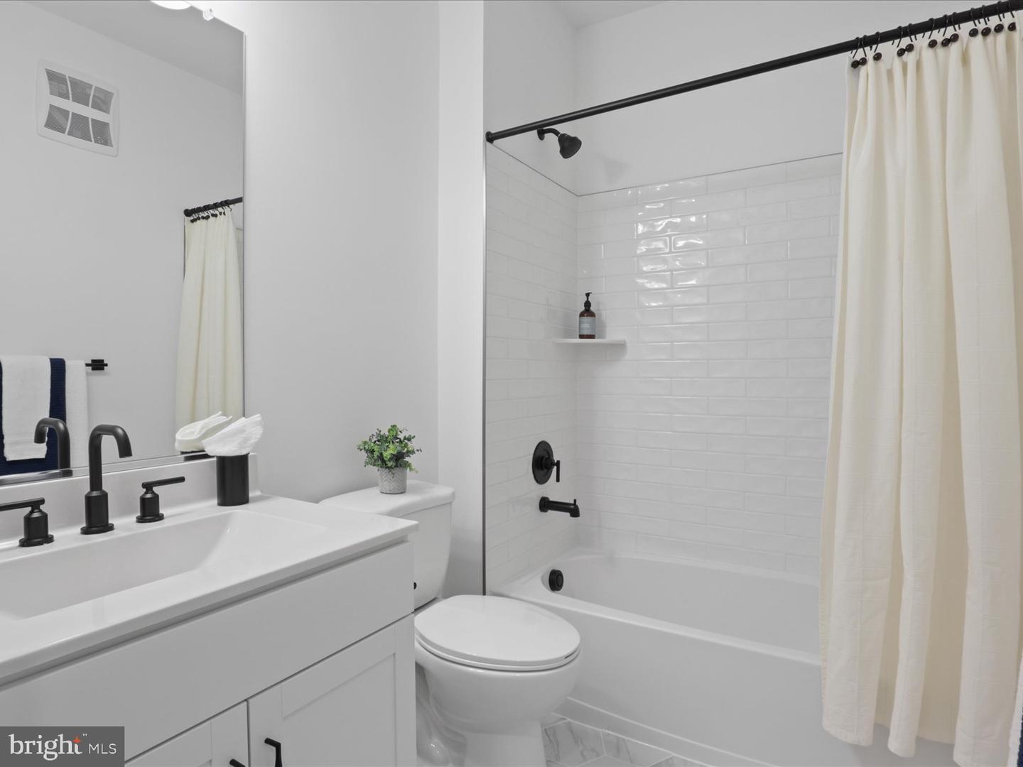 21731 DOVEKIE TER #205, ASHBURN, Virginia 20147, 2 Bedrooms Bedrooms, ,2 BathroomsBathrooms,Residential,For sale,21731 DOVEKIE TER #205,VALO2114624 MLS # VALO2114624