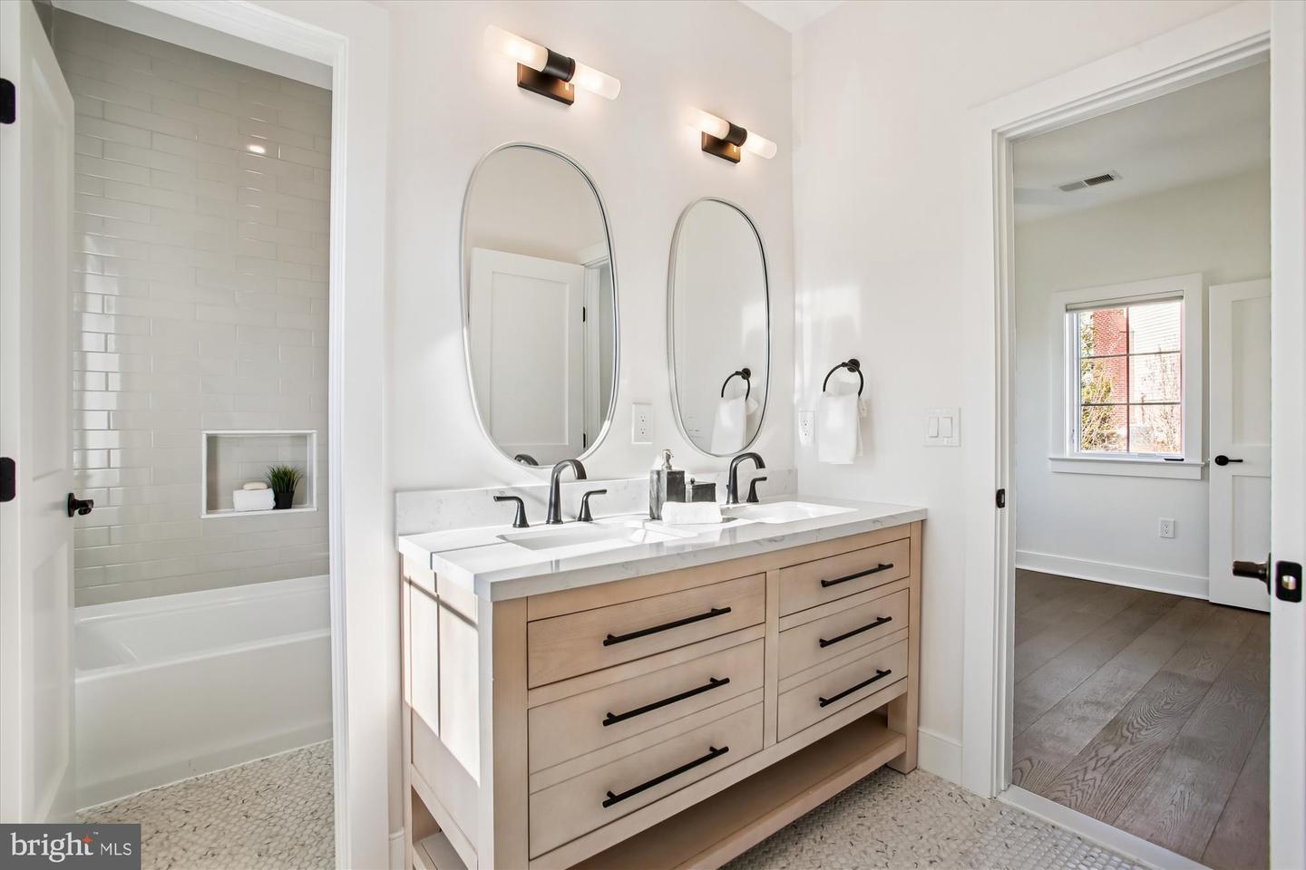 5043 25TH ST S, ARLINGTON, Virginia 22206, 4 Bedrooms Bedrooms, 8 Rooms Rooms,3 BathroomsBathrooms,Residential,For sale,5043 25TH ST S,VAAR2068126 MLS # VAAR2068126 5043 25TH ST S, ARLINGTON, Virginia 22206, 4 Bedrooms Bedrooms, 8 Rooms Rooms,3 BathroomsBathrooms,Residential,For sale,5043 25TH ST S,VAAR2068126 MLS # VAAR2068126