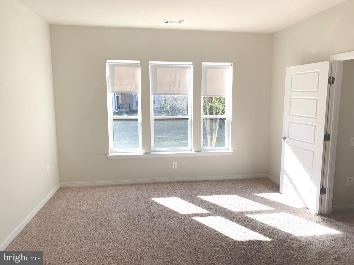 8970 FASCINATION CT #111, LORTON, Virginia 22079, 2 Bedrooms Bedrooms, ,2 BathroomsBathrooms,Residential,For sale,8970 FASCINATION CT #111,VAFX2286938 MLS # VAFX2286938