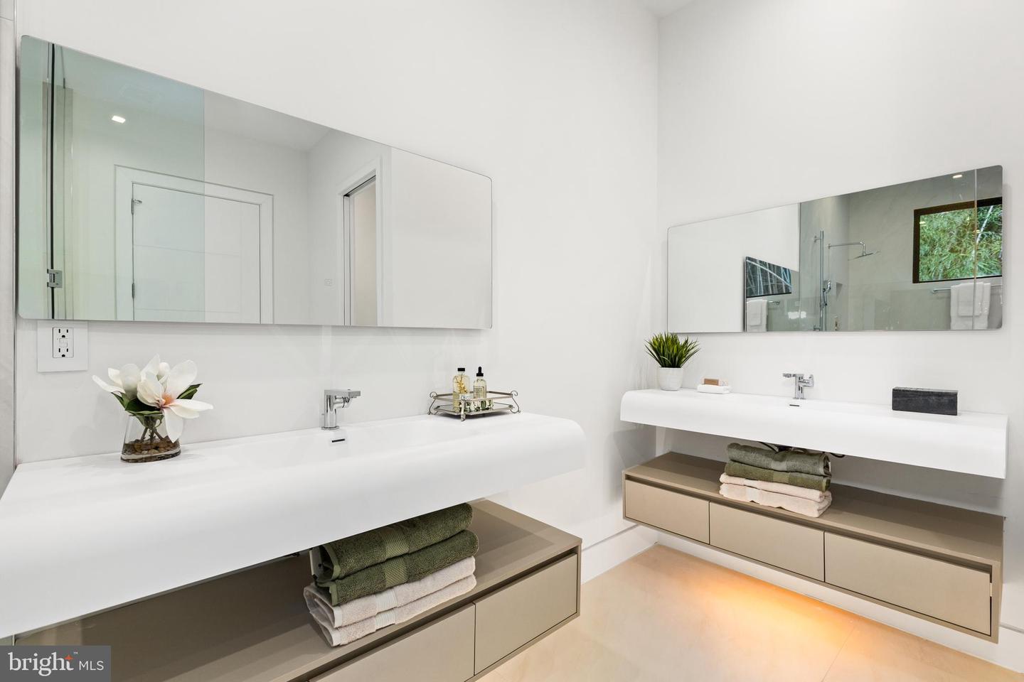 3554 MILITARY RD, ARLINGTON, Virginia 22207, 6 Bedrooms Bedrooms, ,6 BathroomsBathrooms,Residential,For sale,3554 MILITARY RD,VAAR2068042 MLS # VAAR2068042