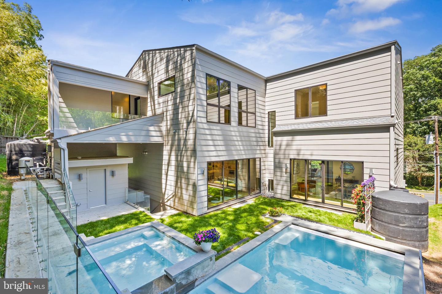 3554 MILITARY RD, ARLINGTON, Virginia 22207, 6 Bedrooms Bedrooms, ,6 BathroomsBathrooms,Residential,For sale,3554 MILITARY RD,VAAR2068042 MLS # VAAR2068042