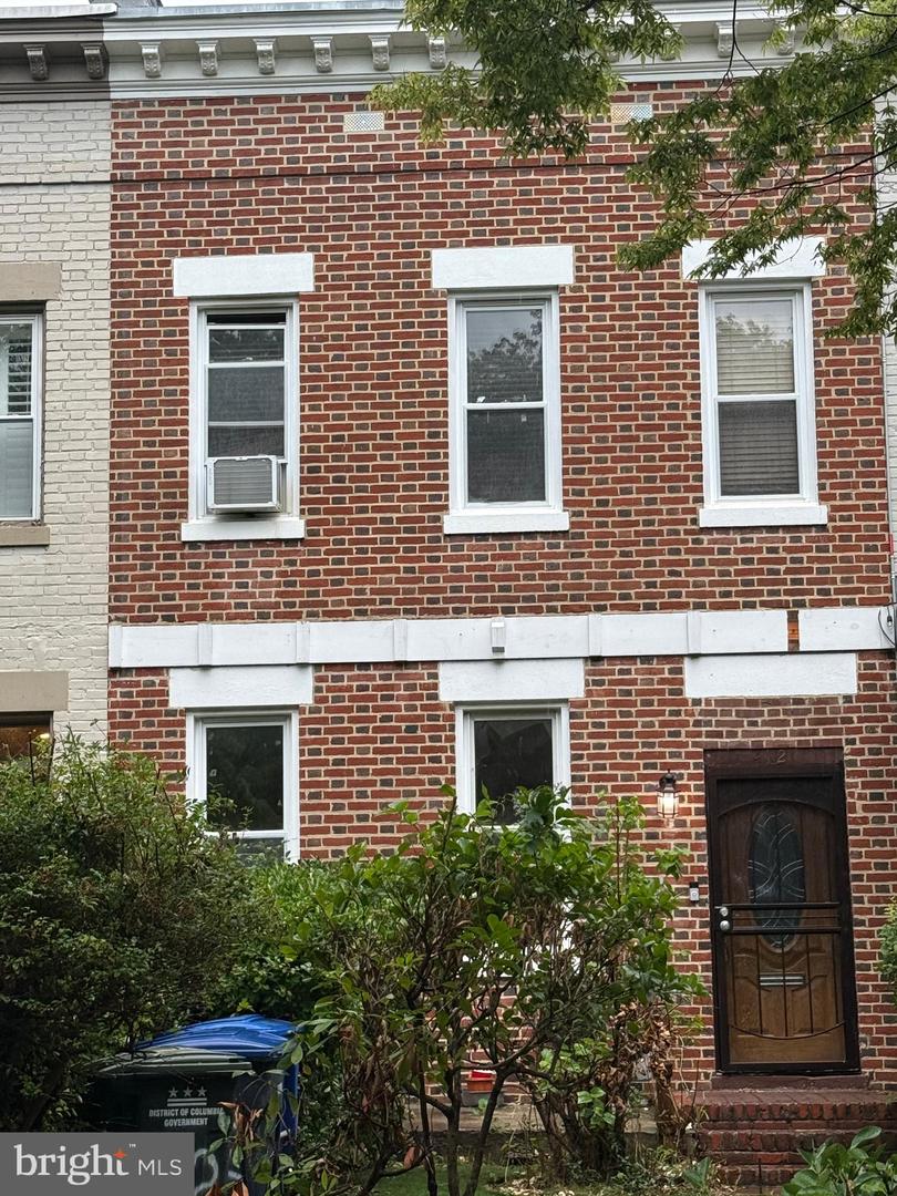 412 KENTUCKY AVE SE, WASHINGTON, District Of Columbia 20003, 3 Bedrooms Bedrooms, ,1 BathroomBathrooms,Residential,For sale,412 KENTUCKY AVE SE,DCDC2208886 MLS # DCDC2208886