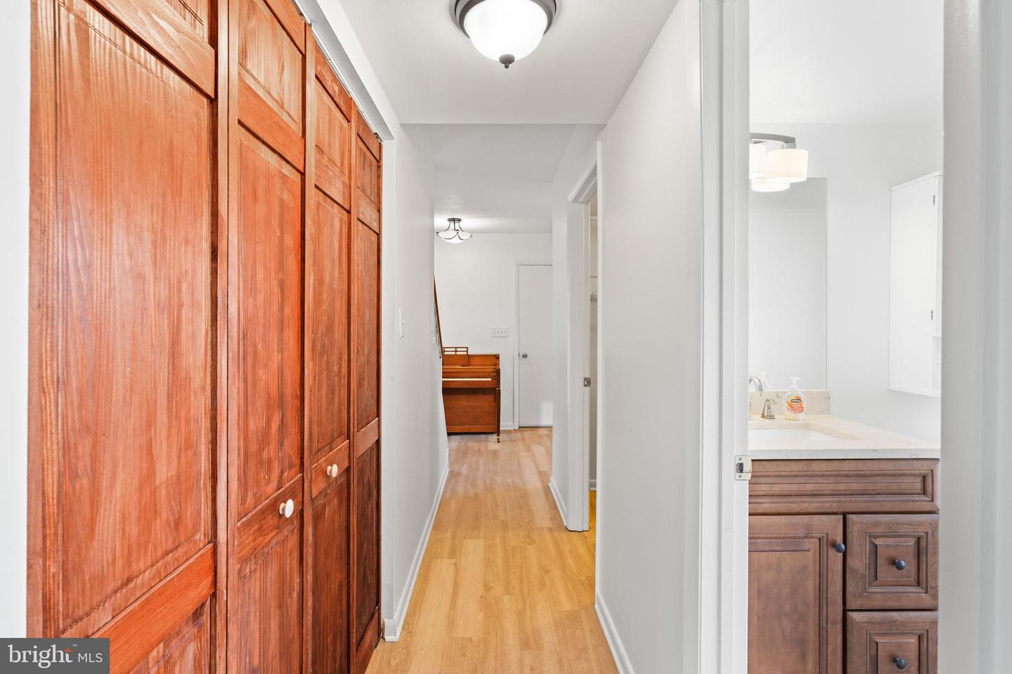 12807 SCRANTON CT, HERNDON, Virginia 20170, 4 Bedrooms Bedrooms, ,2 BathroomsBathrooms,Residential,For sale,12807 SCRANTON CT,VAFX2279594 MLS # VAFX2279594