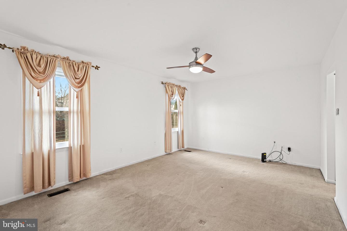 12807 SCRANTON CT, HERNDON, Virginia 20170, 4 Bedrooms Bedrooms, ,2 BathroomsBathrooms,Residential,For sale,12807 SCRANTON CT,VAFX2279594 MLS # VAFX2279594