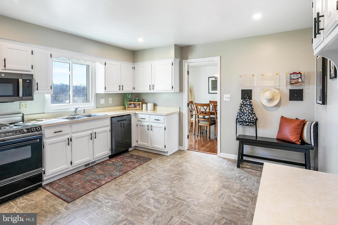 11946 ROPP LN, LOVETTSVILLE, Virginia 20180, 3 Bedrooms Bedrooms, ,3 BathroomsBathrooms,Residential,For sale,11946 ROPP LN,VALO2112084 MLS # VALO2112084