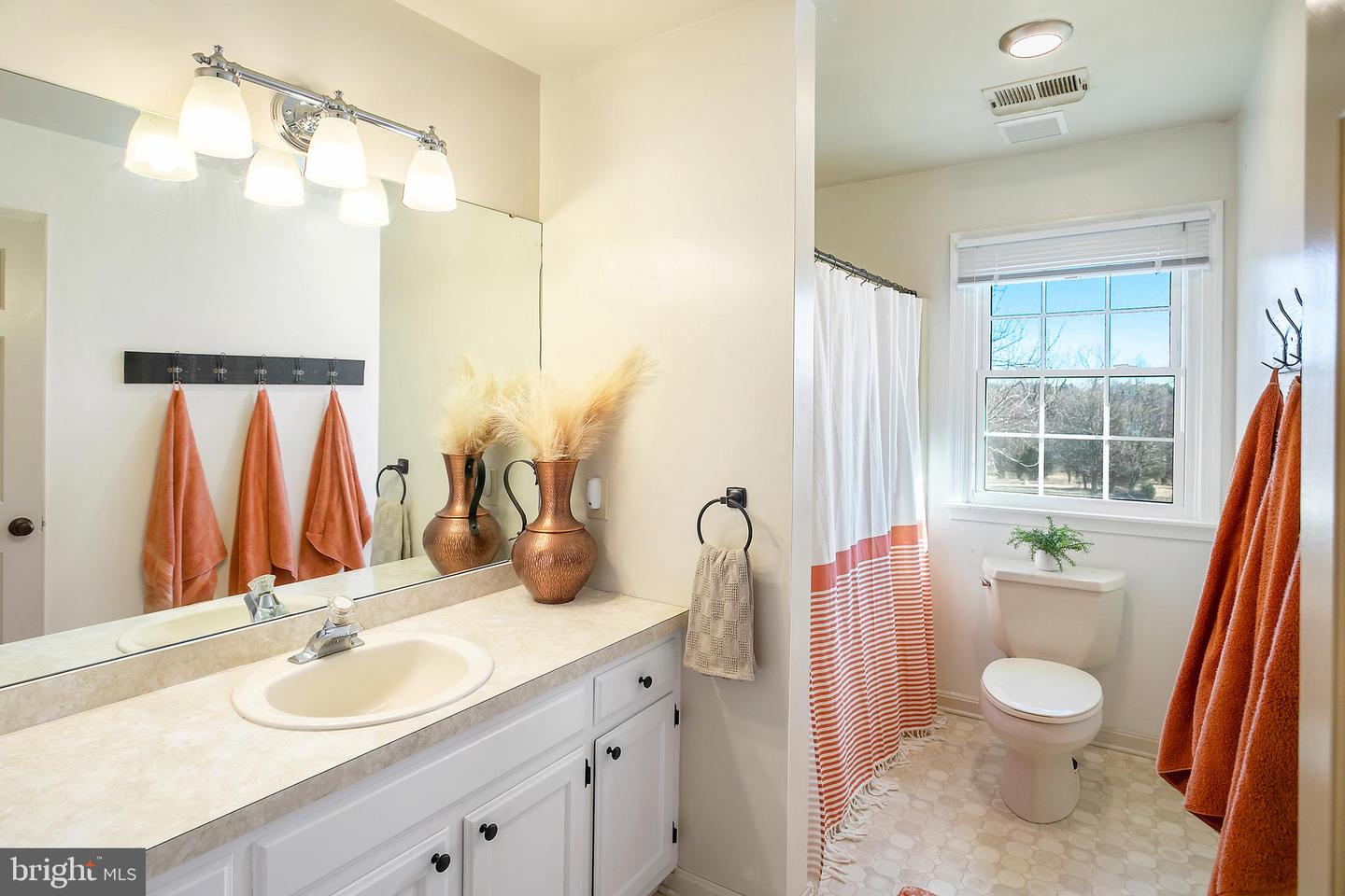 11946 ROPP LN, LOVETTSVILLE, Virginia 20180, 3 Bedrooms Bedrooms, ,3 BathroomsBathrooms,Residential,For sale,11946 ROPP LN,VALO2112084 MLS # VALO2112084