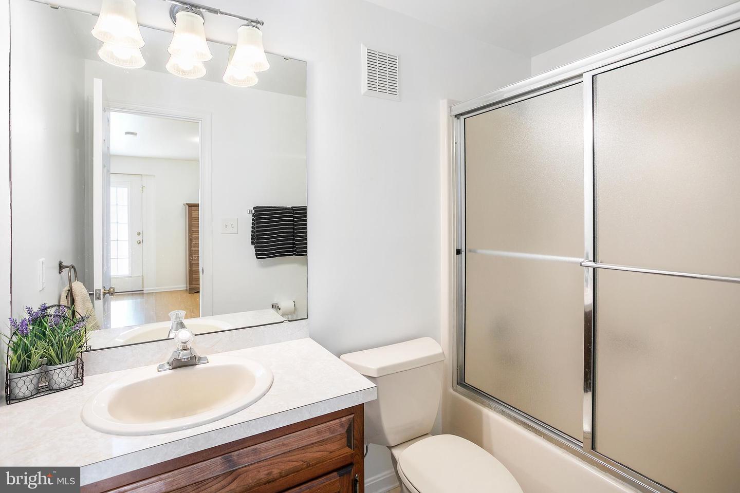 11946 ROPP LN, LOVETTSVILLE, Virginia 20180, 3 Bedrooms Bedrooms, ,3 BathroomsBathrooms,Residential,For sale,11946 ROPP LN,VALO2112084 MLS # VALO2112084