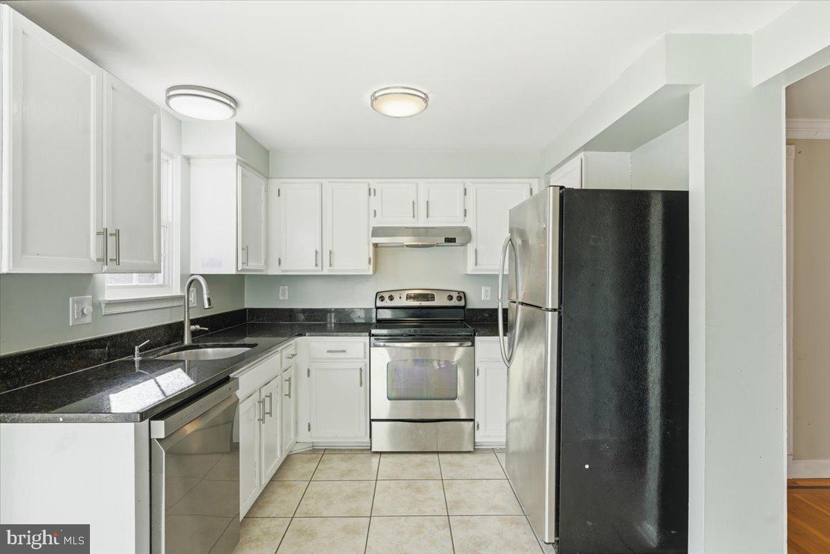 9 ALDEN CT, STERLING, Virginia 20165, 2 Bedrooms Bedrooms, ,2 BathroomsBathrooms,Residential,For sale,9 ALDEN CT,VALO2112374 MLS # VALO2112374