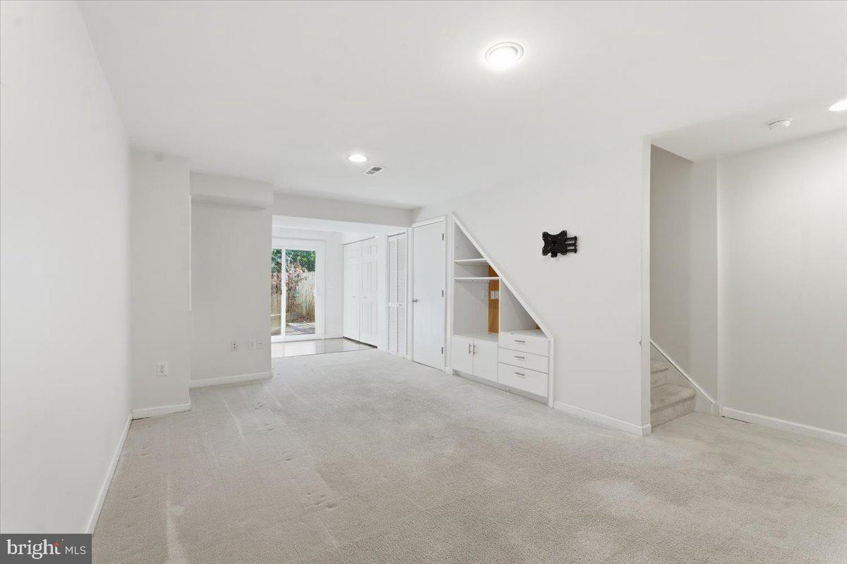 9 ALDEN CT, STERLING, Virginia 20165, 2 Bedrooms Bedrooms, ,2 BathroomsBathrooms,Residential,For sale,9 ALDEN CT,VALO2112374 MLS # VALO2112374