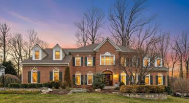 1110 ROUND PEBBLE LN, RESTON, Virginia 20194, 5 Bedrooms Bedrooms, 25 Rooms Rooms,4 BathroomsBathrooms,Residential,For sale,1110 ROUND PEBBLE LN,VAFX2282626 MLS # VAFX2282626