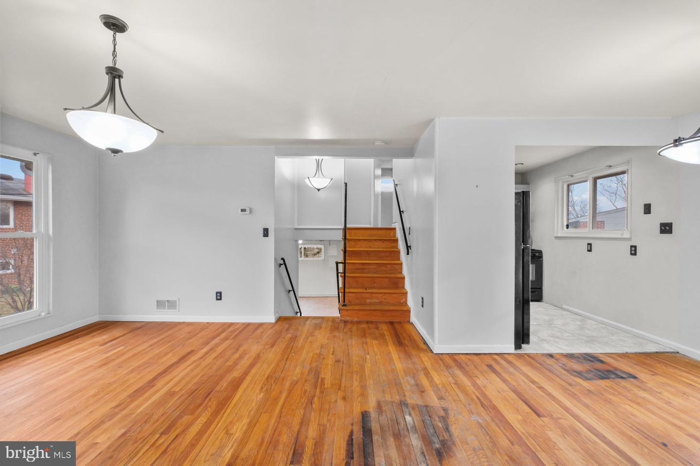 5607 IONA WAY, ALEXANDRIA, Virginia 22312, 3 Bedrooms Bedrooms, 11 Rooms Rooms,2 BathroomsBathrooms,Residential,For sale,5607 IONA WAY,VAFX2283518 MLS # VAFX2283518