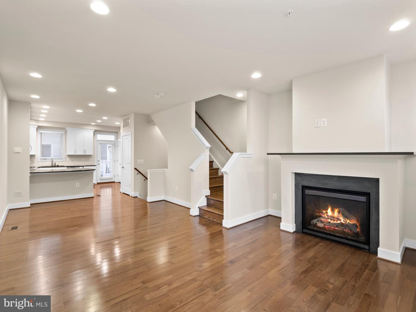 918 PETE JONES WAY, ALEXANDRIA, Virginia 22314, 3 Bedrooms Bedrooms, ,3 BathroomsBathrooms,Residential,For sale,918 PETE JONES WAY,VAAX2052832 MLS # VAAX2052832 918 PETE JONES WAY, ALEXANDRIA, Virginia 22314, 3 Bedrooms Bedrooms, ,3 BathroomsBathrooms,Residential,For sale,918 PETE JONES WAY,VAAX2052832 MLS # VAAX2052832