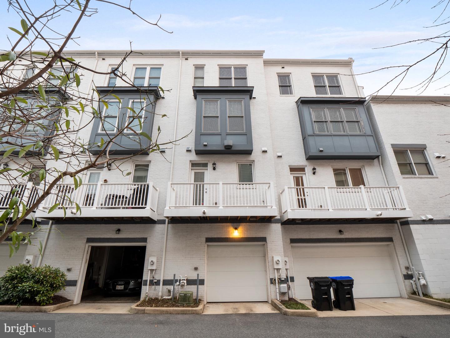 918 PETE JONES WAY, ALEXANDRIA, Virginia 22314, 3 Bedrooms Bedrooms, ,3 BathroomsBathrooms,Residential,For sale,918 PETE JONES WAY,VAAX2052832 MLS # VAAX2052832 918 PETE JONES WAY, ALEXANDRIA, Virginia 22314, 3 Bedrooms Bedrooms, ,3 BathroomsBathrooms,Residential,For sale,918 PETE JONES WAY,VAAX2052832 MLS # VAAX2052832