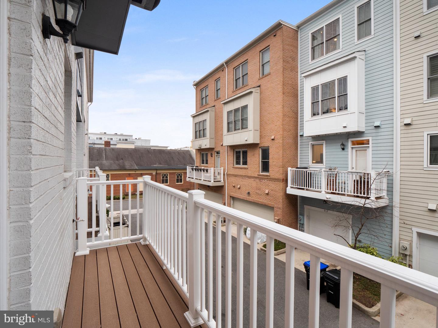 918 PETE JONES WAY, ALEXANDRIA, Virginia 22314, 3 Bedrooms Bedrooms, ,3 BathroomsBathrooms,Residential,For sale,918 PETE JONES WAY,VAAX2052832 MLS # VAAX2052832 918 PETE JONES WAY, ALEXANDRIA, Virginia 22314, 3 Bedrooms Bedrooms, ,3 BathroomsBathrooms,Residential,For sale,918 PETE JONES WAY,VAAX2052832 MLS # VAAX2052832