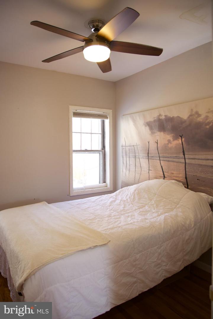 650 E STREET SE, WASHINGTON, District Of Columbia 20003, 3 Bedrooms Bedrooms, 4 Rooms Rooms,1 BathroomBathrooms,Residential,For sale,650 E STREET SE,DCDC2240082 MLS # DCDC2240082 650 E STREET SE, WASHINGTON, District Of Columbia 20003, 3 Bedrooms Bedrooms, 4 Rooms Rooms,1 BathroomBathrooms,Residential,For sale,650 E STREET SE,DCDC2240082 MLS # DCDC2240082