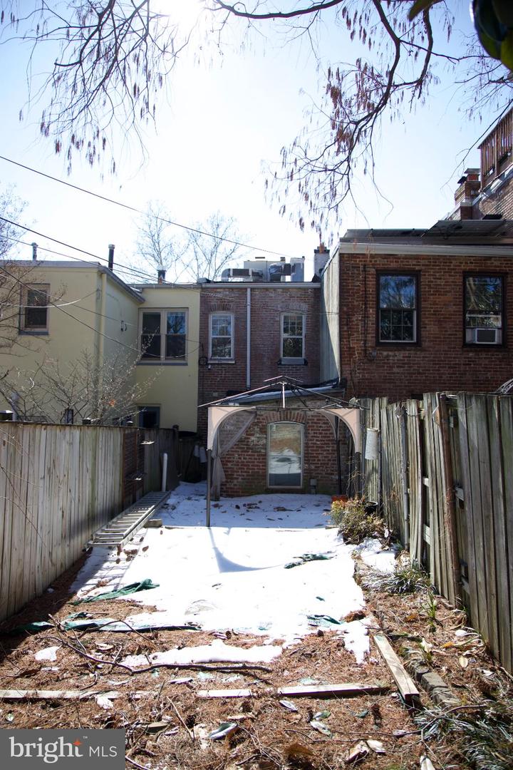 650 E STREET SE, WASHINGTON, District Of Columbia 20003, 3 Bedrooms Bedrooms, 4 Rooms Rooms,1 BathroomBathrooms,Residential,For sale,650 E STREET SE,DCDC2240082 MLS # DCDC2240082 650 E STREET SE, WASHINGTON, District Of Columbia 20003, 3 Bedrooms Bedrooms, 4 Rooms Rooms,1 BathroomBathrooms,Residential,For sale,650 E STREET SE,DCDC2240082 MLS # DCDC2240082