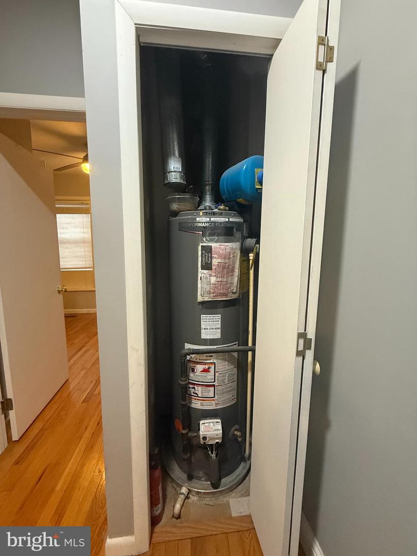 650 E STREET SE, WASHINGTON, District Of Columbia 20003, 3 Bedrooms Bedrooms, 4 Rooms Rooms,1 BathroomBathrooms,Residential,For sale,650 E STREET SE,DCDC2240082 MLS # DCDC2240082 650 E STREET SE, WASHINGTON, District Of Columbia 20003, 3 Bedrooms Bedrooms, 4 Rooms Rooms,1 BathroomBathrooms,Residential,For sale,650 E STREET SE,DCDC2240082 MLS # DCDC2240082