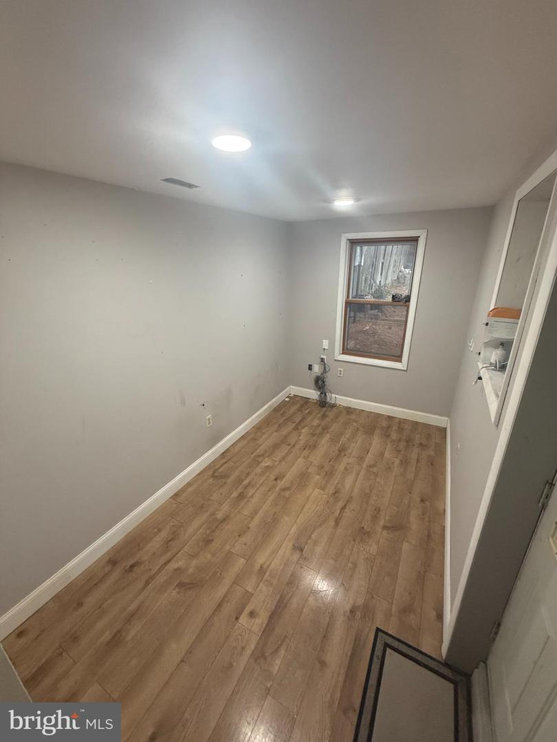 650 E STREET SE, WASHINGTON, District Of Columbia 20003, 3 Bedrooms Bedrooms, 4 Rooms Rooms,1 BathroomBathrooms,Residential,For sale,650 E STREET SE,DCDC2240082 MLS # DCDC2240082