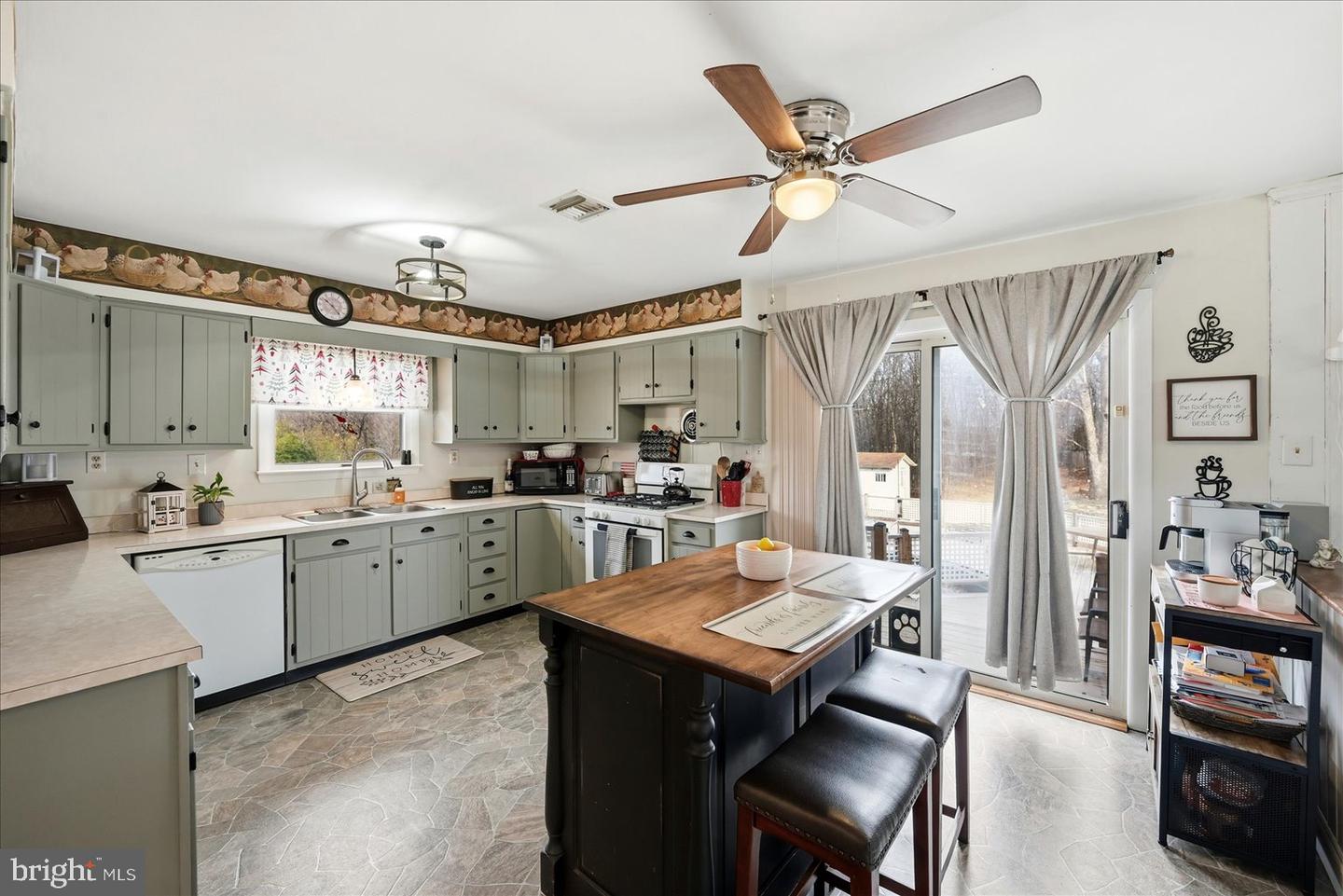 1901 S TIMBER RIDGE RD, CROSS JUNCTION, Virginia 22625, 3 Bedrooms Bedrooms, ,2 BathroomsBathrooms,Residential,For sale,1901 S TIMBER RIDGE RD,VAFV2038748 MLS # VAFV2038748