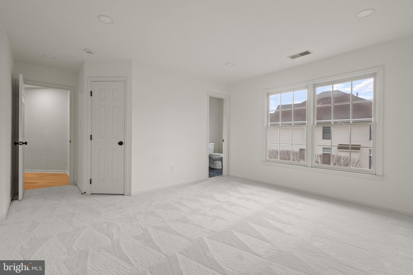 2370 WHITESTONE HILL CT, FALLS CHURCH, Virginia 22043, 5 Bedrooms Bedrooms, ,4 BathroomsBathrooms,Residential,For sale,2370 WHITESTONE HILL CT,VAFX2285400 MLS # VAFX2285400