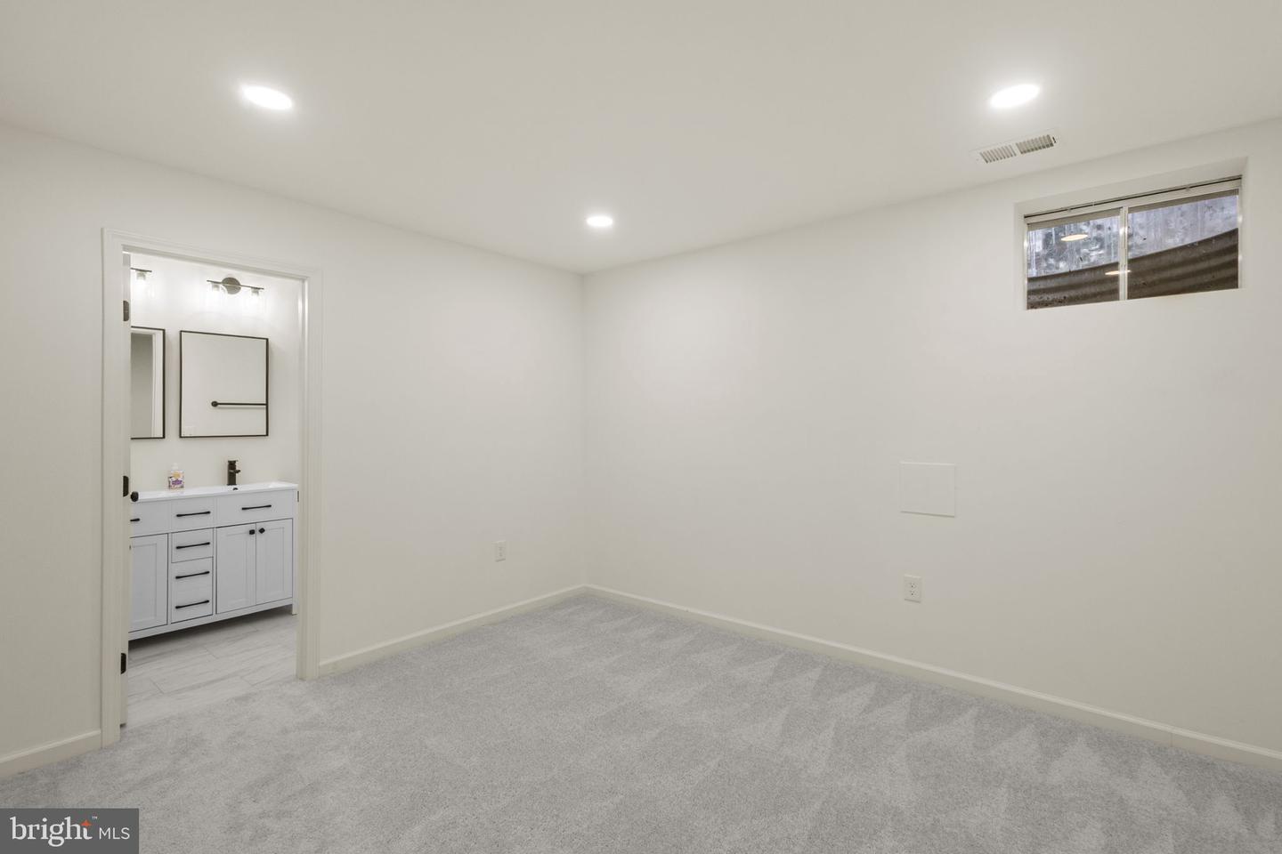 2370 WHITESTONE HILL CT, FALLS CHURCH, Virginia 22043, 5 Bedrooms Bedrooms, ,4 BathroomsBathrooms,Residential,For sale,2370 WHITESTONE HILL CT,VAFX2285400 MLS # VAFX2285400