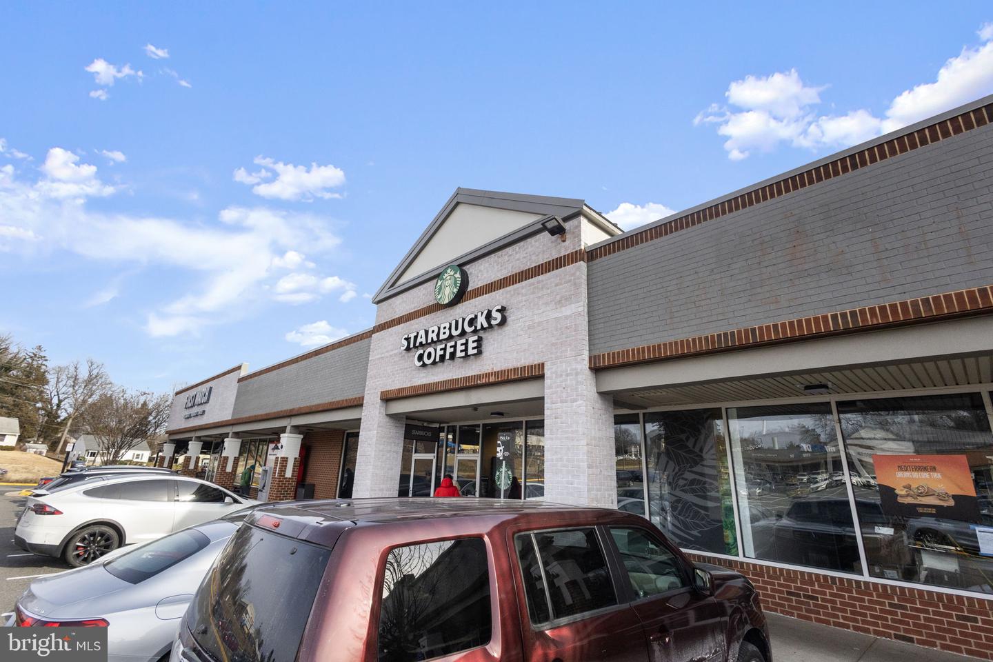 2370 WHITESTONE HILL CT, FALLS CHURCH, Virginia 22043, 5 Bedrooms Bedrooms, ,4 BathroomsBathrooms,Residential,For sale,2370 WHITESTONE HILL CT,VAFX2285400 MLS # VAFX2285400