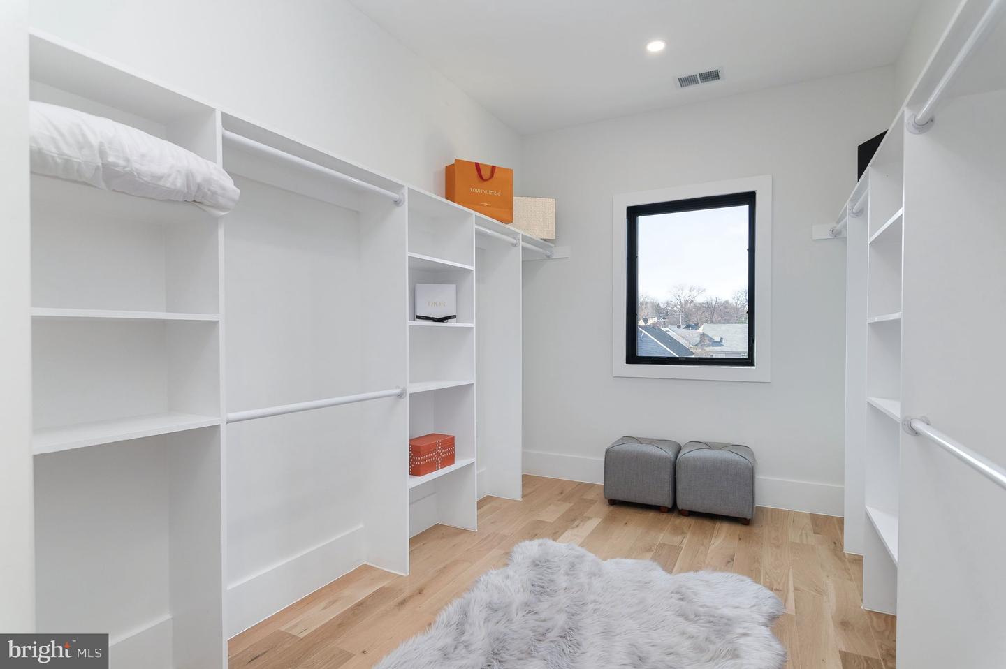 6818 BARRETT RD, FALLS CHURCH, Virginia 22042, 6 Bedrooms Bedrooms, 25 Rooms Rooms,5 BathroomsBathrooms,Residential,For sale,6818 BARRETT RD,VAFX2285748 MLS # VAFX2285748