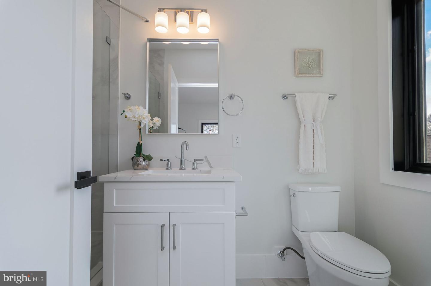 6818 BARRETT RD, FALLS CHURCH, Virginia 22042, 6 Bedrooms Bedrooms, 25 Rooms Rooms,5 BathroomsBathrooms,Residential,For sale,6818 BARRETT RD,VAFX2285748 MLS # VAFX2285748