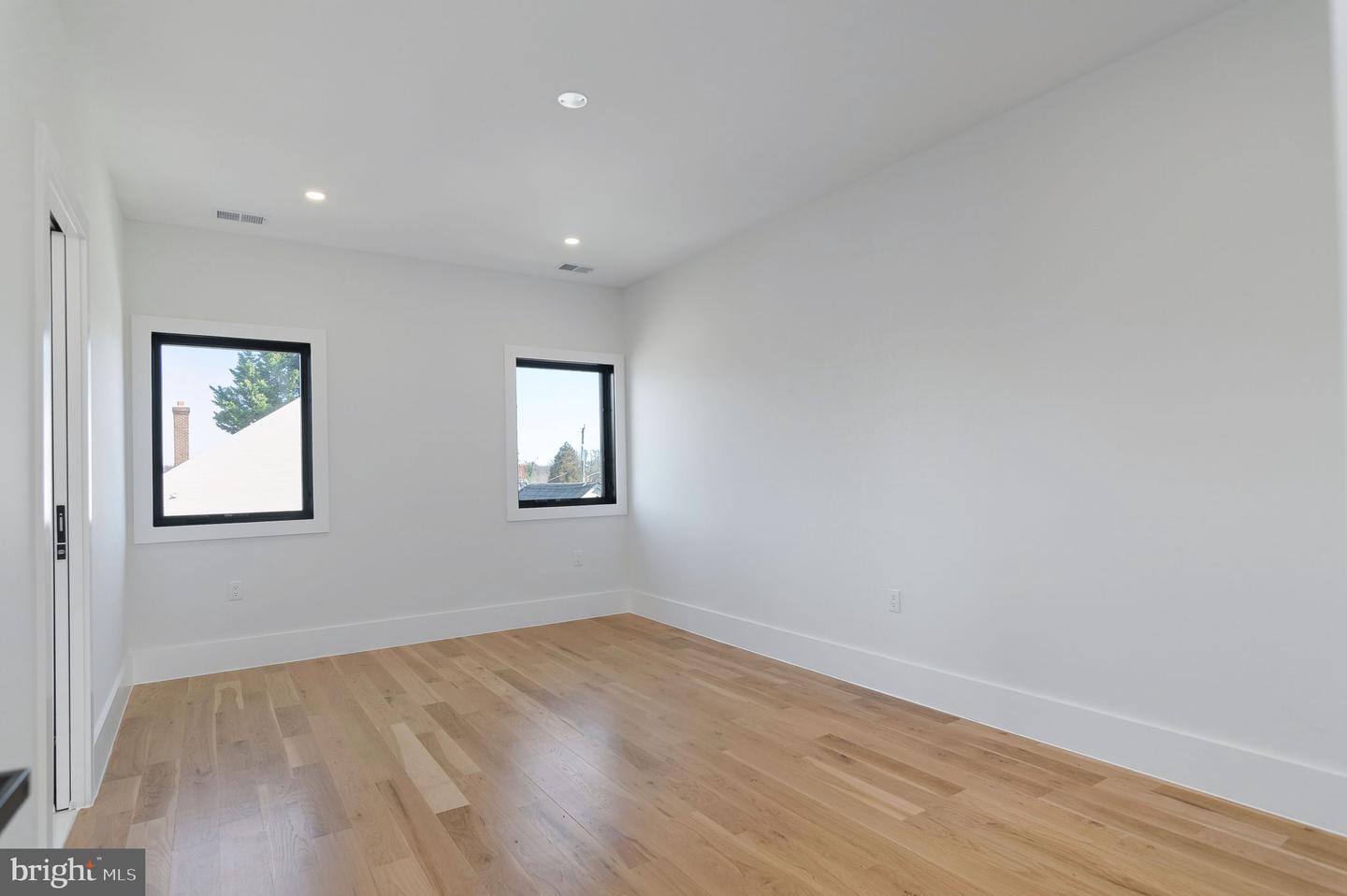 6818 BARRETT RD, FALLS CHURCH, Virginia 22042, 6 Bedrooms Bedrooms, 25 Rooms Rooms,5 BathroomsBathrooms,Residential,For sale,6818 BARRETT RD,VAFX2285748 MLS # VAFX2285748