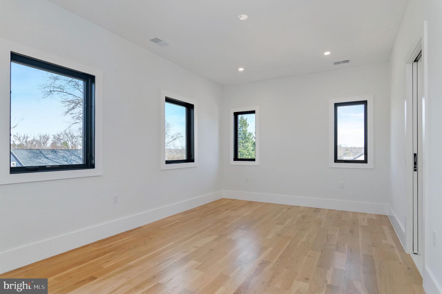 6818 BARRETT RD, FALLS CHURCH, Virginia 22042, 6 Bedrooms Bedrooms, 25 Rooms Rooms,5 BathroomsBathrooms,Residential,For sale,6818 BARRETT RD,VAFX2285748 MLS # VAFX2285748