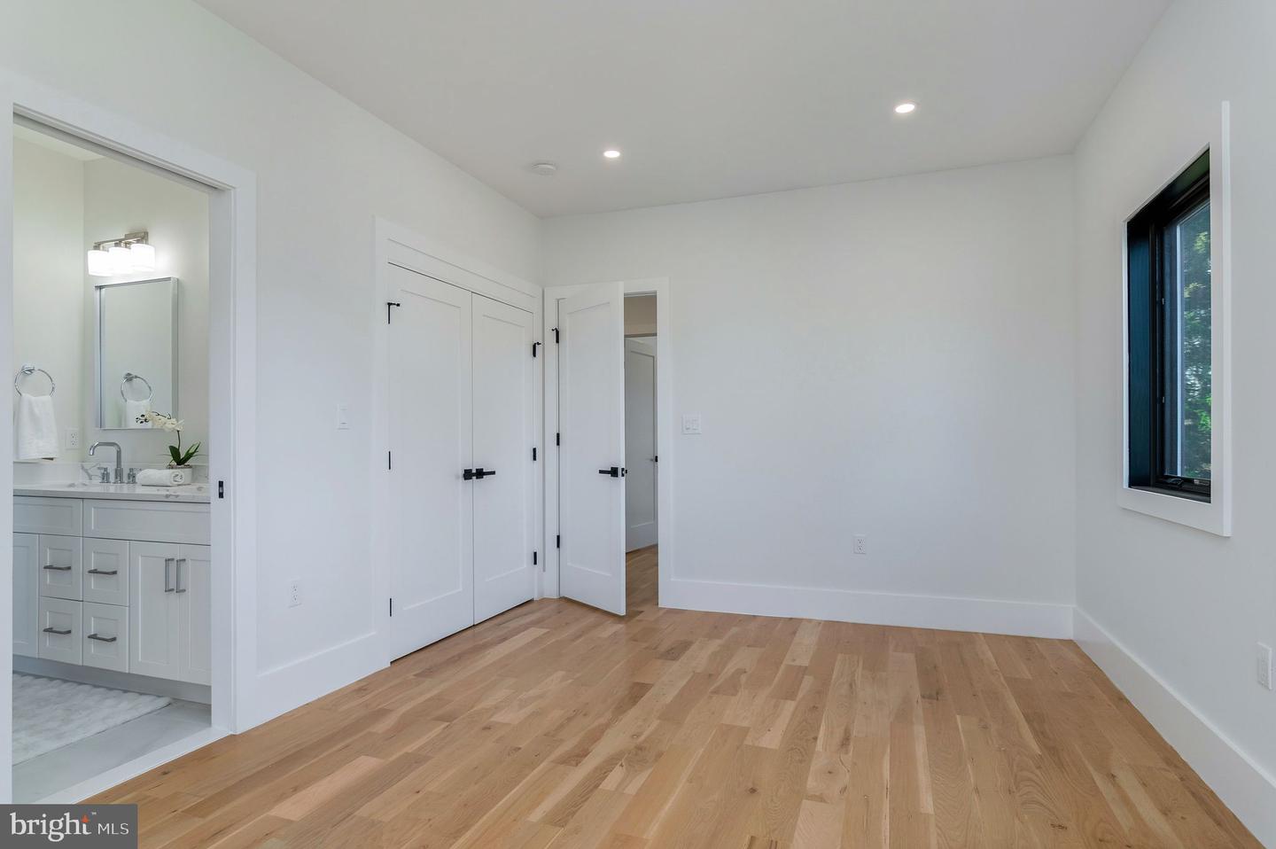 6818 BARRETT RD, FALLS CHURCH, Virginia 22042, 6 Bedrooms Bedrooms, 25 Rooms Rooms,5 BathroomsBathrooms,Residential,For sale,6818 BARRETT RD,VAFX2285748 MLS # VAFX2285748