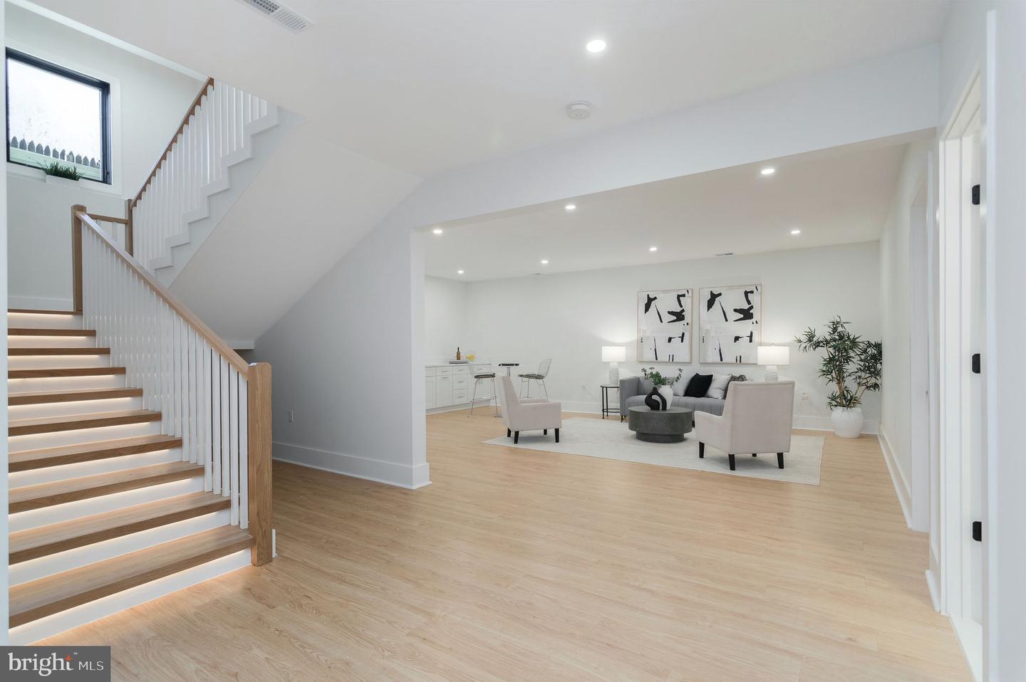 6818 BARRETT RD, FALLS CHURCH, Virginia 22042, 6 Bedrooms Bedrooms, 25 Rooms Rooms,5 BathroomsBathrooms,Residential,For sale,6818 BARRETT RD,VAFX2285748 MLS # VAFX2285748