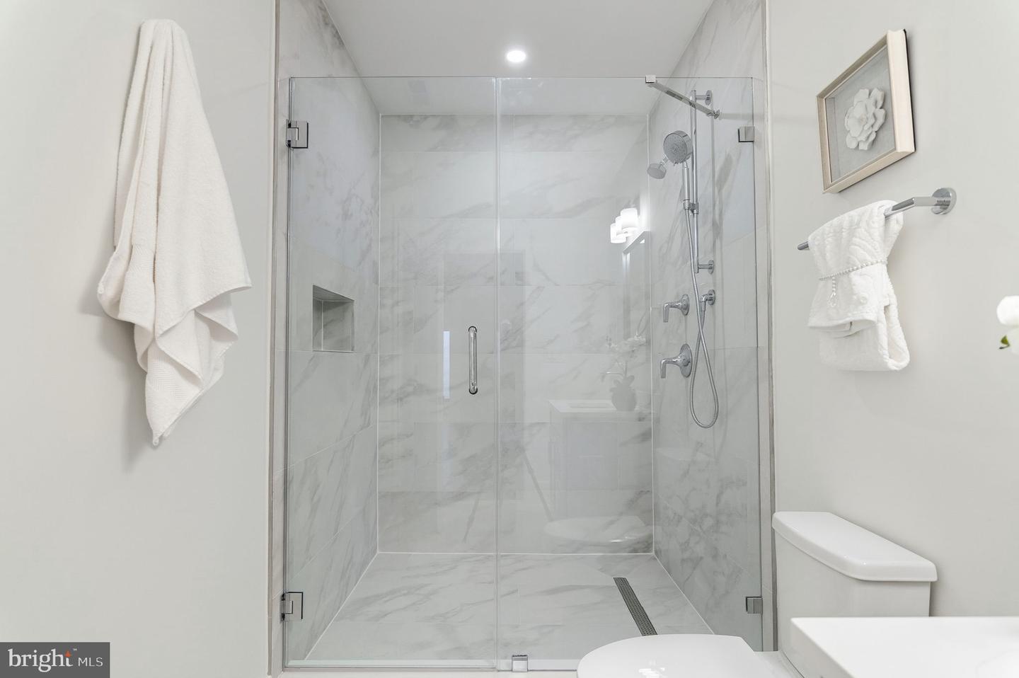 6818 BARRETT RD, FALLS CHURCH, Virginia 22042, 6 Bedrooms Bedrooms, 25 Rooms Rooms,5 BathroomsBathrooms,Residential,For sale,6818 BARRETT RD,VAFX2285748 MLS # VAFX2285748