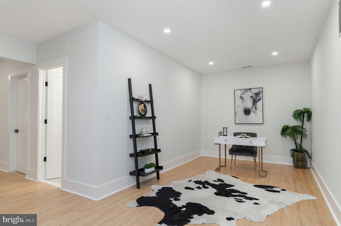 6818 BARRETT RD, FALLS CHURCH, Virginia 22042, 6 Bedrooms Bedrooms, 25 Rooms Rooms,5 BathroomsBathrooms,Residential,For sale,6818 BARRETT RD,VAFX2285748 MLS # VAFX2285748