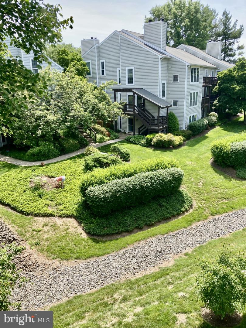 10087 OAKTON TERRACE RD, OAKTON, Virginia 22124, 2 Bedrooms Bedrooms, ,2 BathroomsBathrooms,Residential,For sale,10087 OAKTON TERRACE RD,VAFX2285820 MLS # VAFX2285820