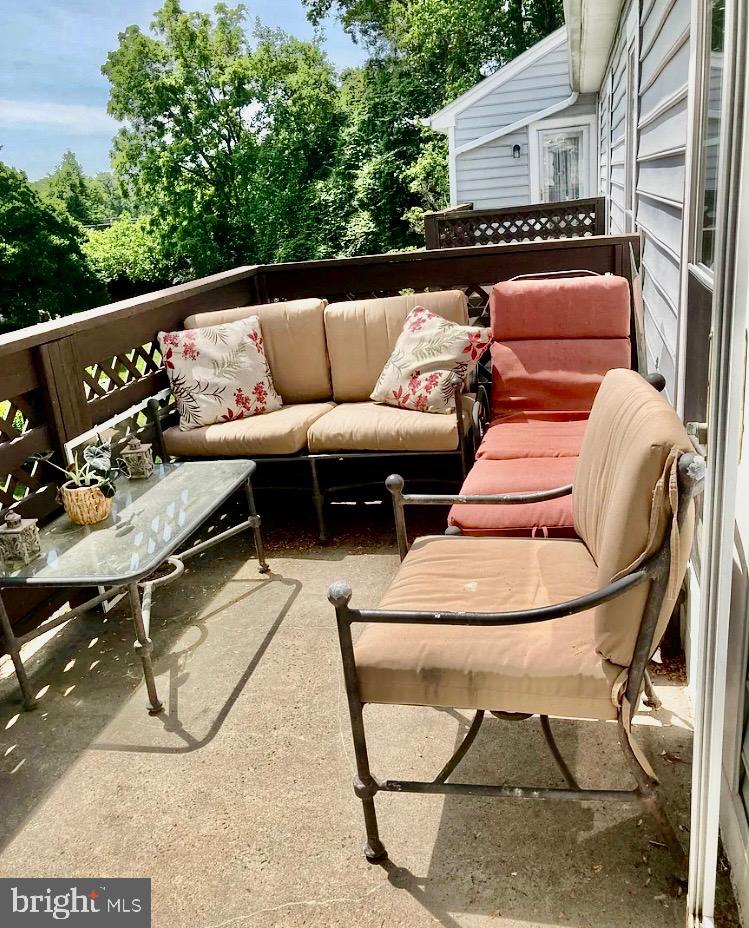 10087 OAKTON TERRACE RD, OAKTON, Virginia 22124, 2 Bedrooms Bedrooms, ,2 BathroomsBathrooms,Residential,For sale,10087 OAKTON TERRACE RD,VAFX2285820 MLS # VAFX2285820