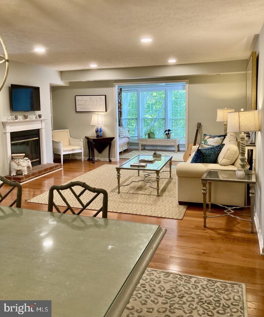 10087 OAKTON TERRACE RD, OAKTON, Virginia 22124, 2 Bedrooms Bedrooms, ,2 BathroomsBathrooms,Residential,For sale,10087 OAKTON TERRACE RD,VAFX2285820 MLS # VAFX2285820