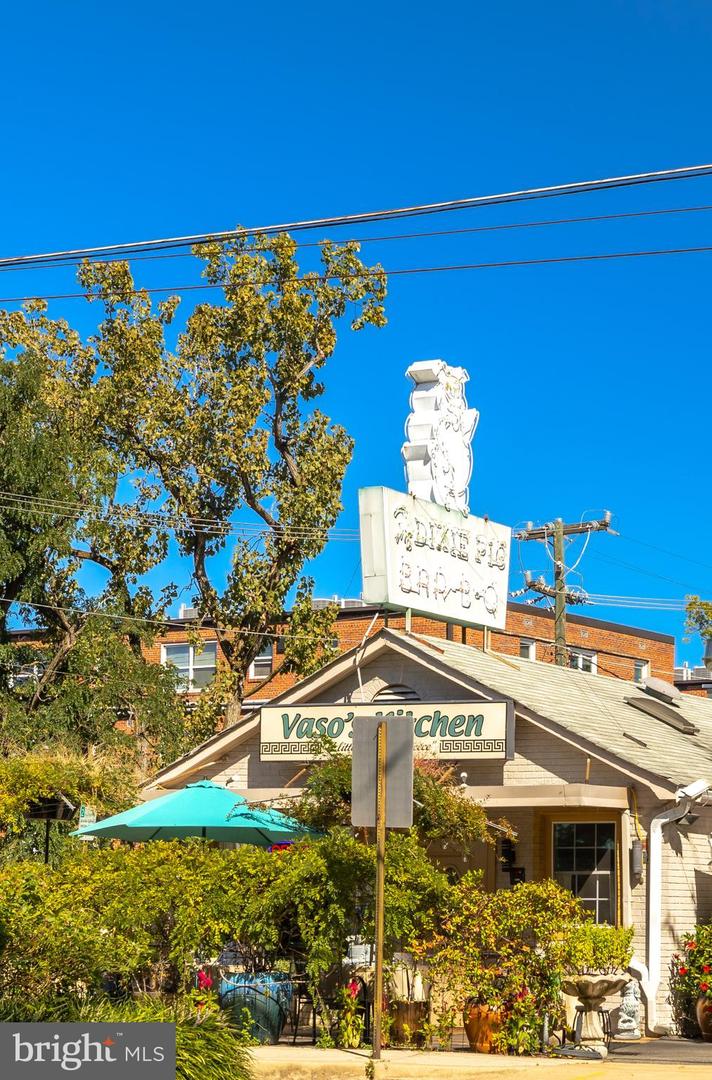 957 POWHATAN ST, ALEXANDRIA, Virginia 22314, 3 Bedrooms Bedrooms, ,3 BathroomsBathrooms,Residential,For sale,957 POWHATAN ST,VAAX2053200 MLS # VAAX2053200