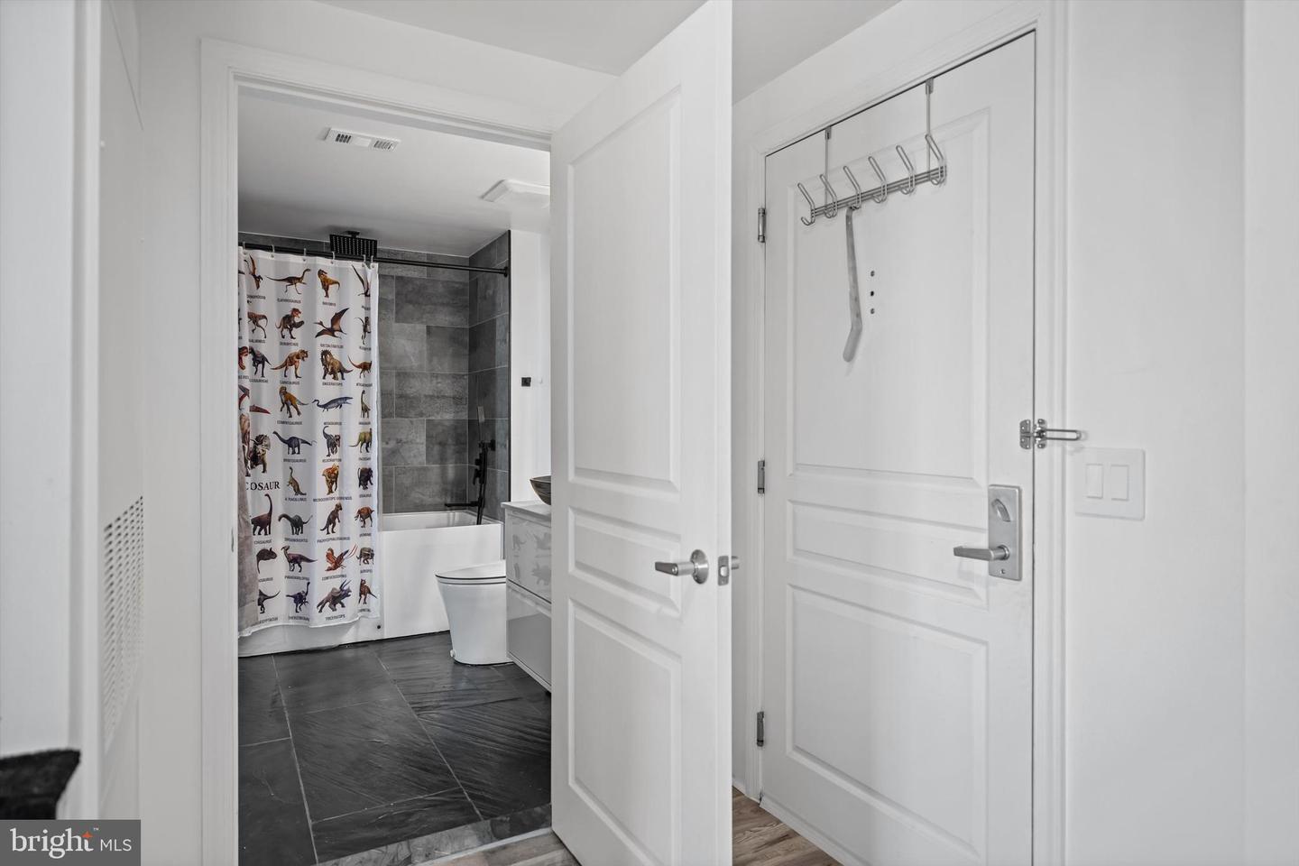 2451 MIDTOWN AVE #1501, ALEXANDRIA, Virginia 22303, 2 Bedrooms Bedrooms, ,2 BathroomsBathrooms,Residential,For sale,2451 MIDTOWN AVE #1501,VAFX2286000 MLS # VAFX2286000