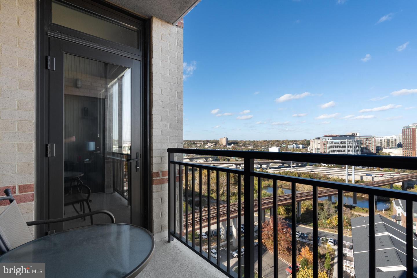 2451 MIDTOWN AVE #1501, ALEXANDRIA, Virginia 22303, 2 Bedrooms Bedrooms, ,2 BathroomsBathrooms,Residential,For sale,2451 MIDTOWN AVE #1501,VAFX2286000 MLS # VAFX2286000