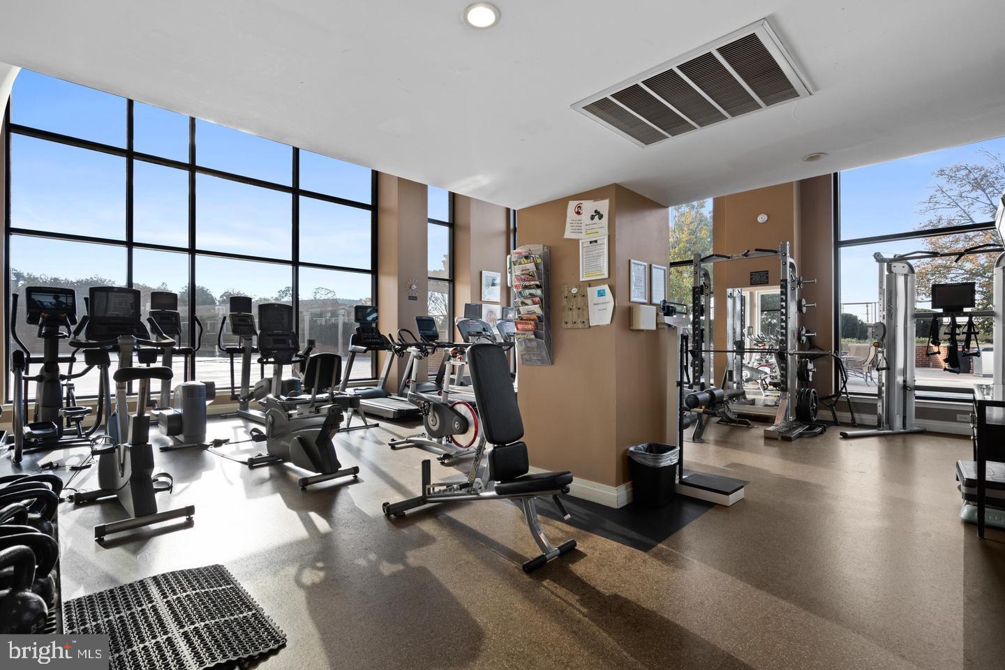 2451 MIDTOWN AVE #1501, ALEXANDRIA, Virginia 22303, 2 Bedrooms Bedrooms, ,2 BathroomsBathrooms,Residential,For sale,2451 MIDTOWN AVE #1501,VAFX2286000 MLS # VAFX2286000